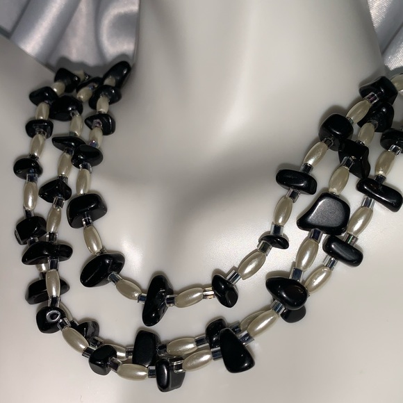 3 strands onyx and rice pearls necklace. - Picture 3 of 15